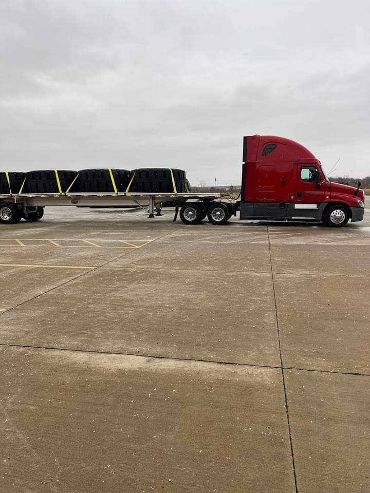 Heavy haul freight transport truck